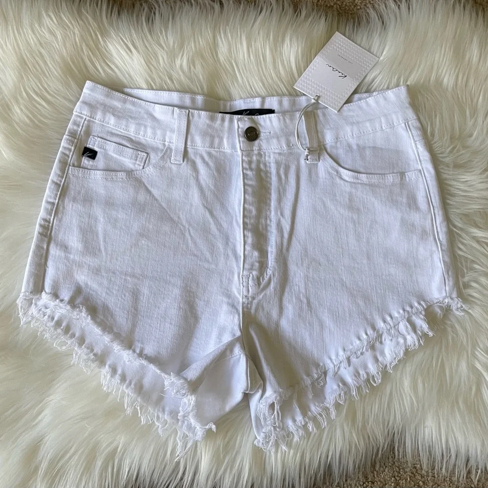 Kancan Women’s High Rise Stretch White Short Size 29. NWT